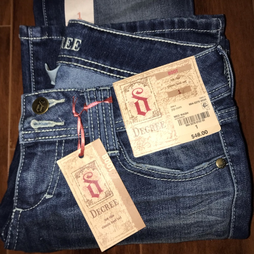 NWT Juniors Decree Bootcut Dark Wash Jeans Size 1